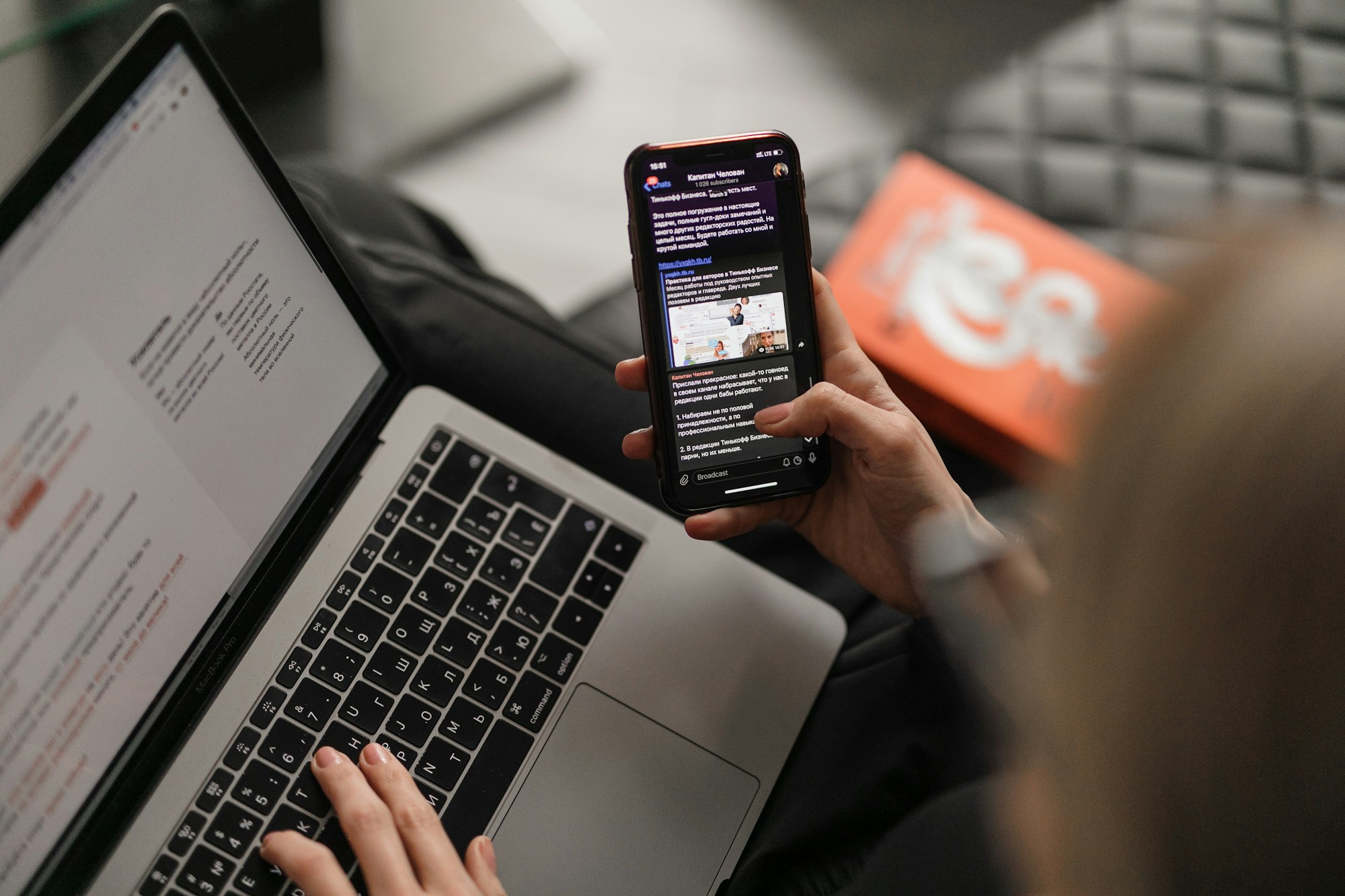 Klemmbrett mit Checkliste und Checkboxen